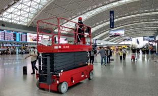 中國自行式高空作業(yè)升降平臺市場主流機(jī)型的“后浪”-品牌廠家迅特