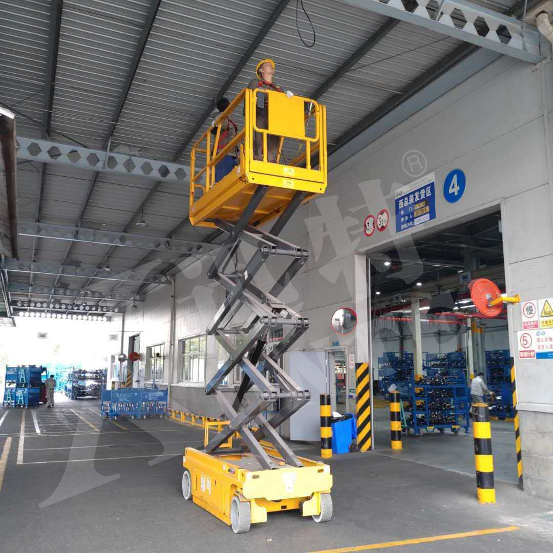 高空作業(yè)電動(dòng)升降平臺